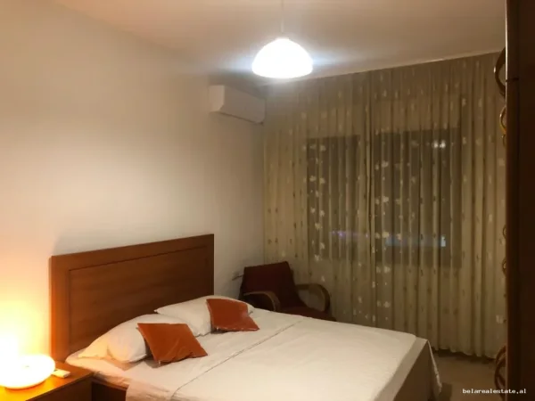 Tirane, jepet me qera apartament 1+1+Ballkon Kati 2, 70 m² 540 € (komuna e parisit)