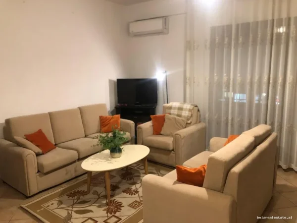 Tirane, jepet me qera apartament 1+1+Ballkon Kati 2, 70 m² 540 € (komuna e parisit)