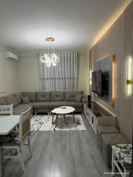 Tirane, jepet me qera apartament 2+1+Ballkon Kati 1, 110 m² 750 € (yzberisht)