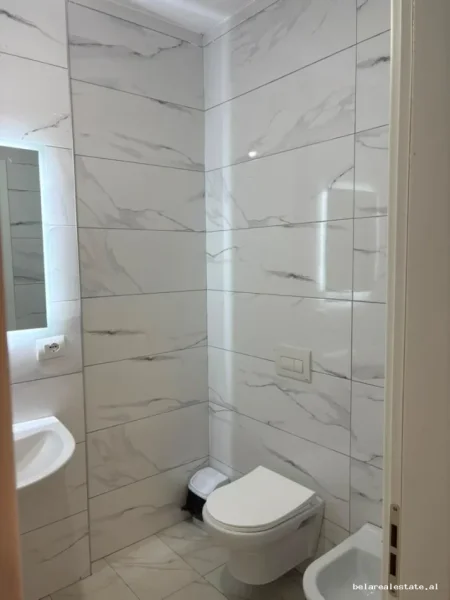 Tirane, jepet me qera apartament 2+1+Ballkon Kati 1, 110 m² 750 € (yzberisht)