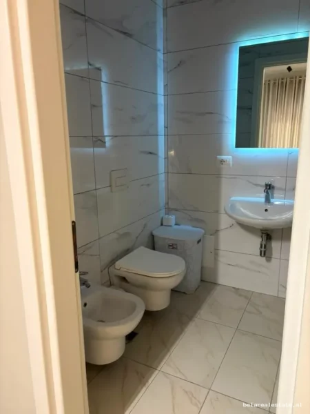 Tirane, jepet me qera apartament 2+1+Ballkon Kati 1, 110 m² 750 € (yzberisht)