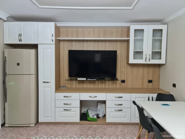 Tirane, jepet me qera apartament 3+1 Kati 4, 125 m² 800 € (Blloku)