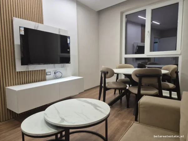Tirane, jepet me qera apartament 1+1+Ballkon Kati 7, 60 m² 590 € (Rruga e Dibres)