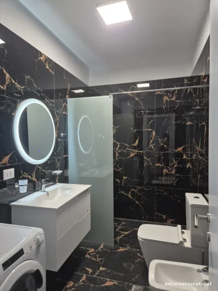 Tirane, jepet me qera apartament 1+1+Ballkon Kati 7, 60 m² 590 € (Rruga e Dibres)