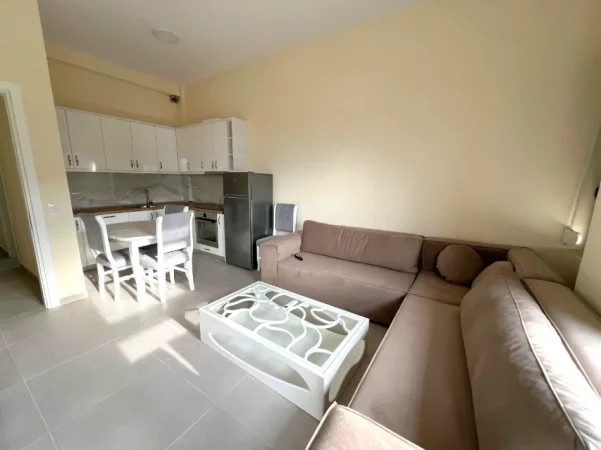 Tirane, jepet me qera apartament 2+1+Ballkon Kati 1, 95 m² 550 € (Rezidenca Mangalem)