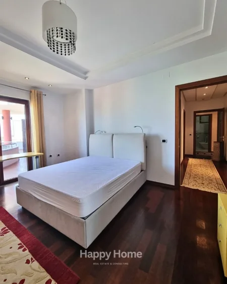 Tirane, jepet me qera apartament 4+1+Aneks+Ballkon Kati 10, 350 m² 5.000 € 