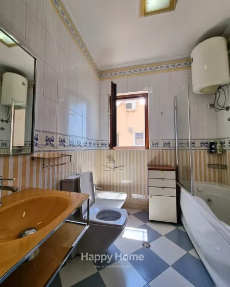 Tirane, jepet me qera apartament 4+1+Aneks+Ballkon Kati 10, 350 m² 5.000 € 