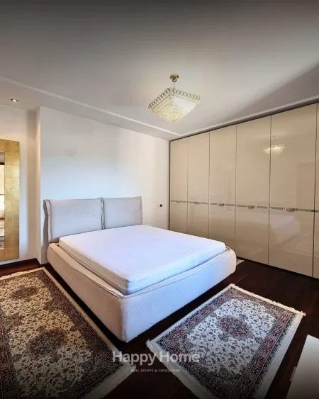 Tirane, jepet me qera apartament 4+1+Aneks+Ballkon Kati 10, 350 m² 5.000 € 