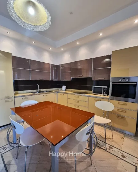 Tirane, jepet me qera apartament 4+1+Aneks+Ballkon Kati 10, 350 m² 5.000 € 
