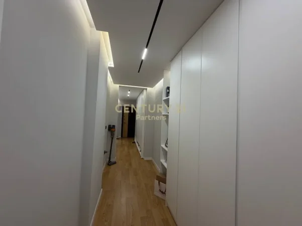 Tirane, shitet apartament 2+1 Kati 5, 117 m² 240.000 € (astir)