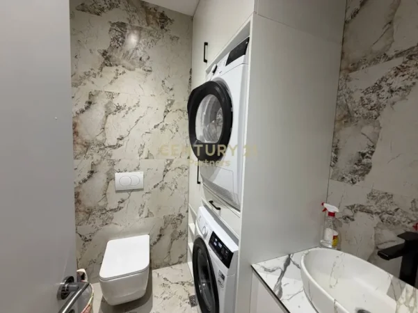 Tirane, shitet apartament 2+1 Kati 5, 117 m² 240.000 € (astir)