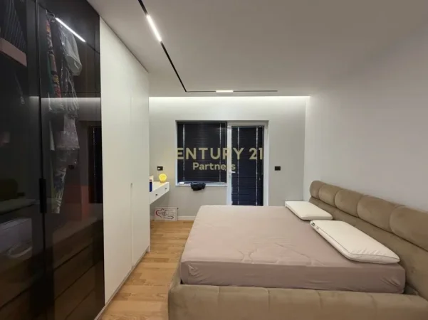 Tirane, shitet apartament 2+1 Kati 5, 117 m² 240.000 € (astir)