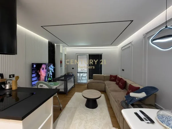 Tirane, shitet apartament 2+1 Kati 5, 117 m² 240.000 € (astir)