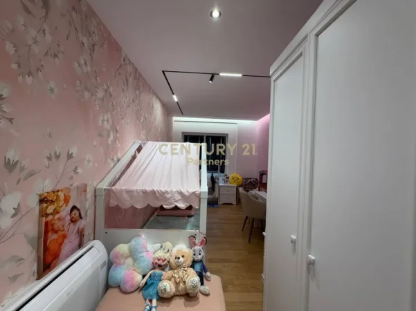 Tirane, shitet apartament 2+1 Kati 5, 117 m² 240.000 € (astir)