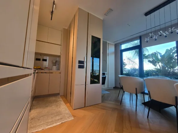 Tirane, shitet apartament 1+1 Kati 7, 180 m² (Lake View)