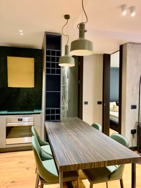 Tirane, jepet me qera apartament 1+1 , 81 m² (delijorgji)