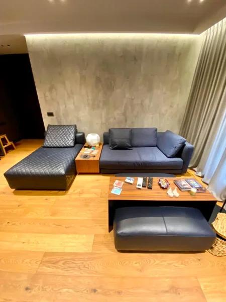 Tirane, jepet me qera apartament 1+1 , 81 m² (delijorgji)