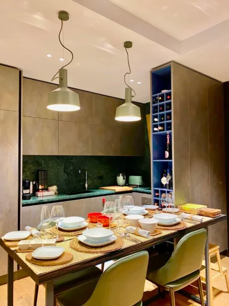 Tirane, jepet me qera apartament 1+1 , 81 m² (delijorgji)