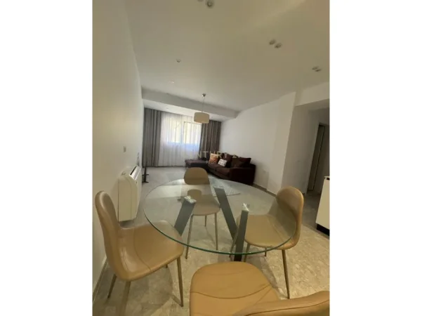 Tirane, jepet me qera apartament 2+1 Kati 3, 155 m² 1.450 € (blloku prane sheshit willson)