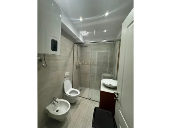 Tirane, jepet me qera apartament 2+1 Kati 3, 155 m² 1.450 € (blloku prane sheshit willson)