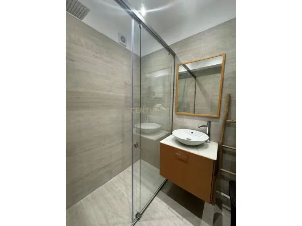Tirane, jepet me qera apartament 2+1 Kati 3, 155 m² 1.450 € (blloku prane sheshit willson)
