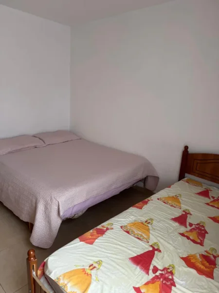 Tirane, jepet me qera apartament 1+1 Kati 4, 70 m² 350 € (Laprake perball spitalit Ushtarak)
