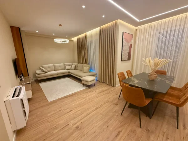 Tirane, jepet me qera apartament 1+1 Kati 6, 120 m² 1.100 € (Qemal Stafa)