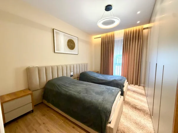 Tirane, jepet me qera apartament 1+1 Kati 6, 120 m² 1.100 € (Qemal Stafa)