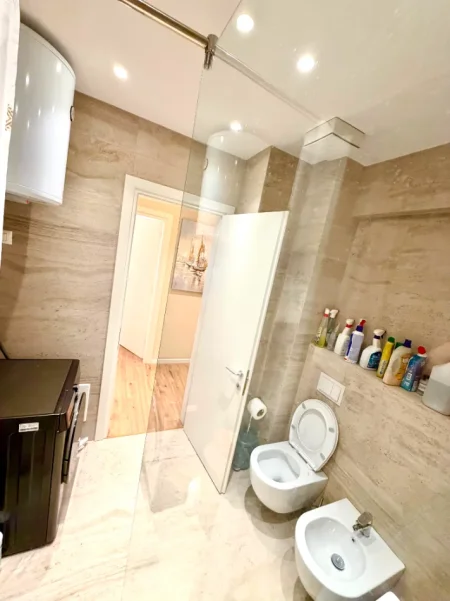 Tirane, jepet me qera apartament 1+1 Kati 6, 120 m² 1.100 € (Qemal Stafa)