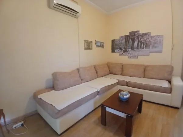 Tirane, jepet me qera apartament 1+1 Kati 4, 72 m² 450 € (Zogu i zi:Rr.Dritan Hoxha tek Fondi Besa)