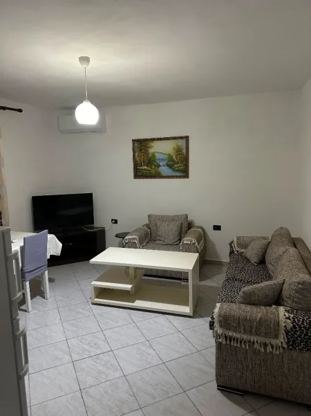 Tirane, jepet me qera apartament 1+1 Kati 1, 60 m² 500 € (Komuna Parisit prane Kristal Center)