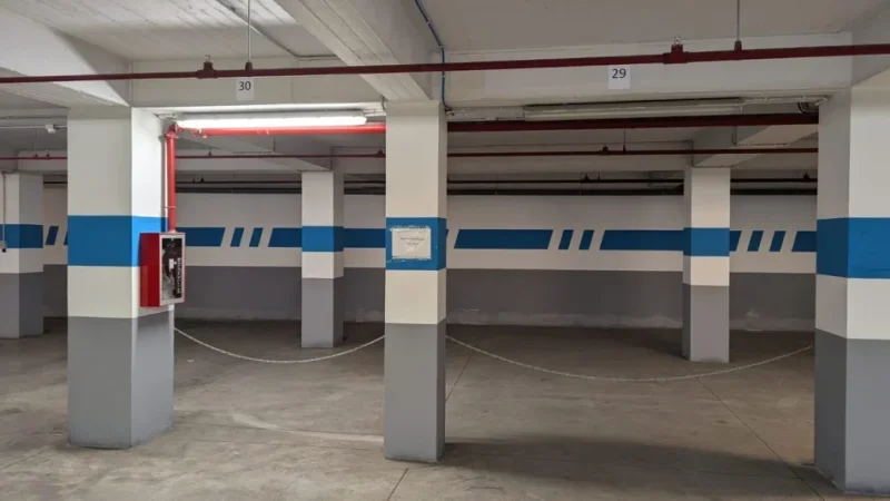 Tirane, jepet me qera garazh | post parkimi Kati 1, 30 m² 120 € (Rruga e Kavajës)