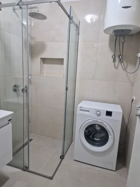 Tirane, jepet me qera apartament 1+1 Kati 4, 70 m² 550 € (21 DHJETORI)