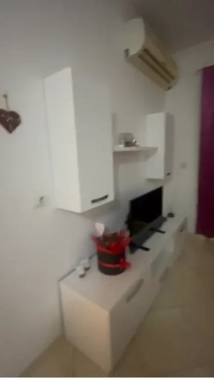 Tirane, jepet me qera apartament 1+1+Ballkon Kati 5, 67 m² 500 € (Don Bosko)