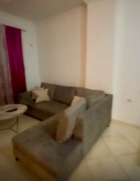 Tirane, jepet me qera apartament 1+1+Ballkon Kati 5, 67 m² 500 € (Don Bosko)