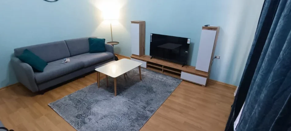 Tirane, jepet me qera apartament 3+1 Kati 1, 90 m² 700 € (Rruga e Barrikadave)