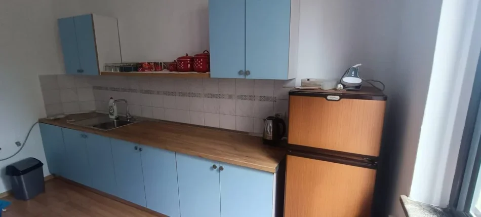 Tirane, jepet me qera apartament 3+1 Kati 1, 90 m² 700 € (Rruga e Barrikadave)