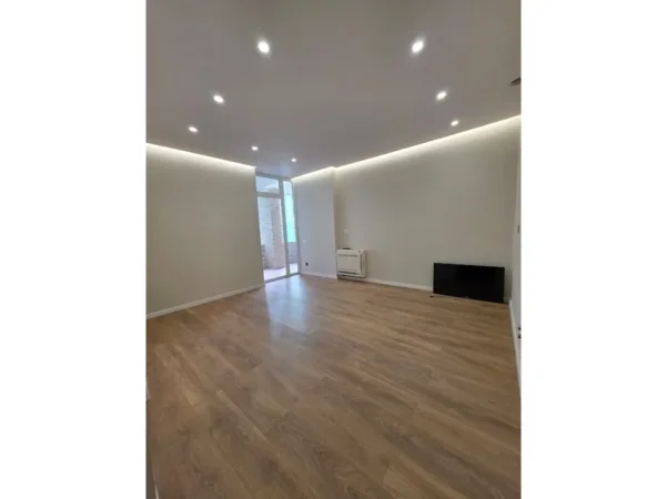 Tirane, shes apartament 1+1+Ballkon Kati 3, 44 m² 129.000 € 
