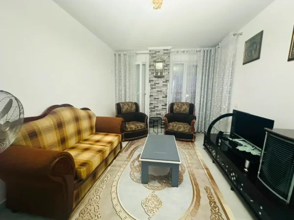 Tirane, jepet me qera apartament 2+1+Ballkon Kati 3, 100 m² 550 € (Pallatet e Bashkise)