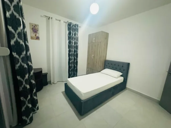 Tirane, jepet me qera apartament 2+1+Ballkon Kati 3, 100 m² 550 € (Pallatet e Bashkise)