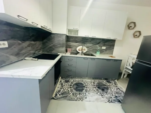 Tirane, jepet me qera apartament 2+1+Ballkon Kati 3, 100 m² 550 € (Pallatet e Bashkise)