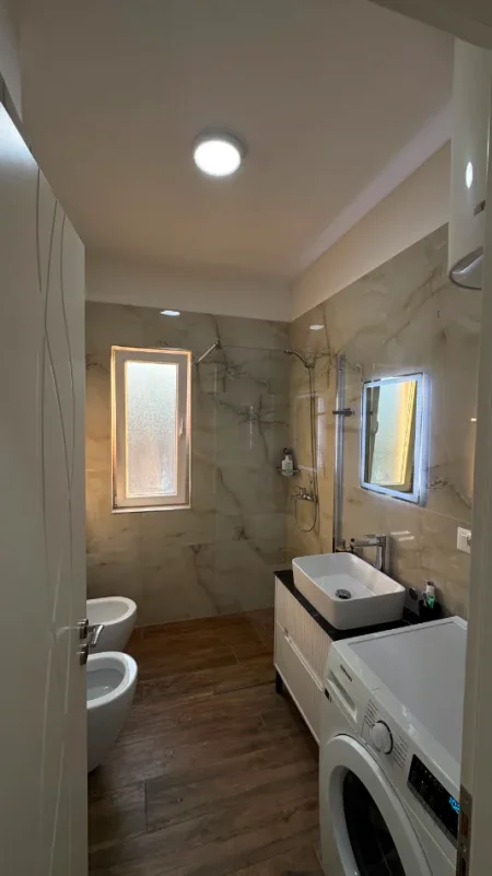 Tirane, shes apartament 2+1+Ballkon Kati 6, 82 m² 117.000 € (Bulevardi Donald Trump)