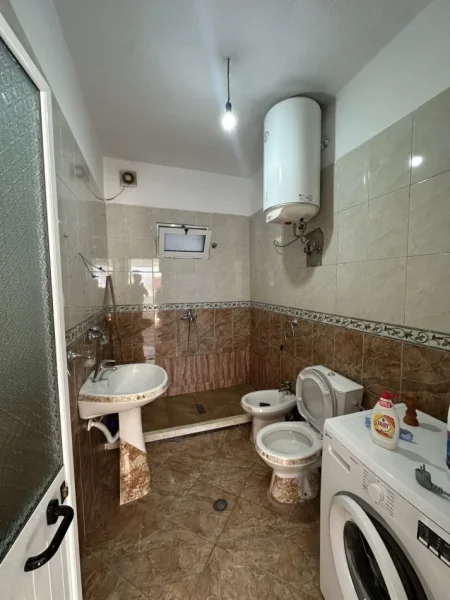 Tirane, jepet me qera apartament 2+1 Kati 2, 100 m² 500 € (Kodra E. Priftit)