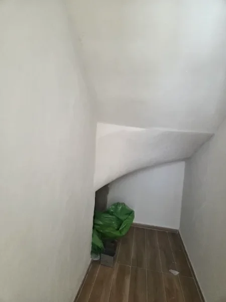 Tirane, shes Dublex Kati 0, 200.000 € (Hoxha Tasim)