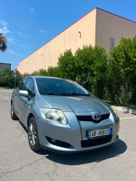 Tirane, shes makine Toyota Auris Benzin+Gaz, gri metalizato automatik Klima 240.000 km 5.200 €