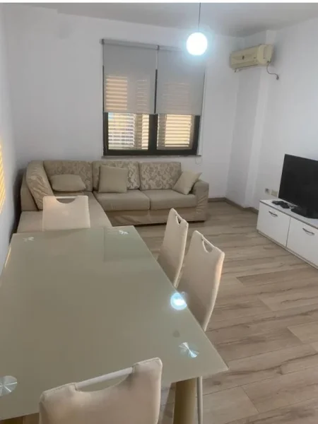 Tirane, jepet me qera apartament 1+1+Ballkon Kati 4, 60 m² 500 € (Ish Stacioni i Treni/Kompleksi Usluga)