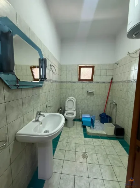 Tirane, jepet me qera apartament 1+1 Kati 2, 50 m² 375 € 