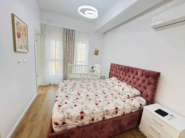 Tirane, jepet me qera apartament 3+1 Kati 4, 105 m² 700 € (ALI DEMI)