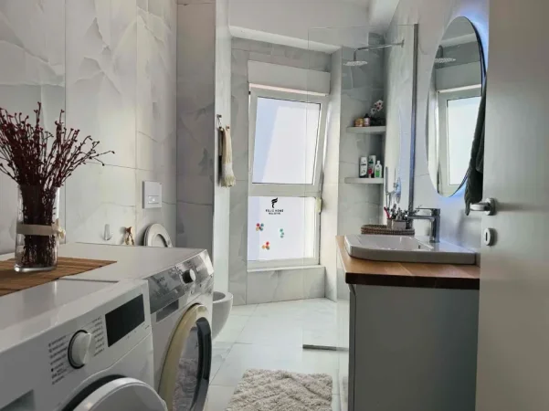 Tirane, jepet me qera apartament 3+1 Kati 4, 105 m² 700 € (ALI DEMI)