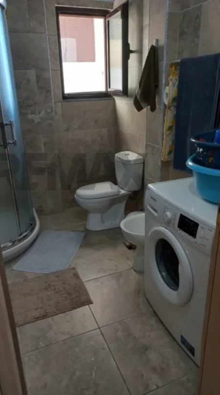 Vlore - Lungomare, jepet me qera apartament 1+1+Ballkon Kati 2, 70 m² 430 € (Rruga Aleksander Moisiu, Vlore)